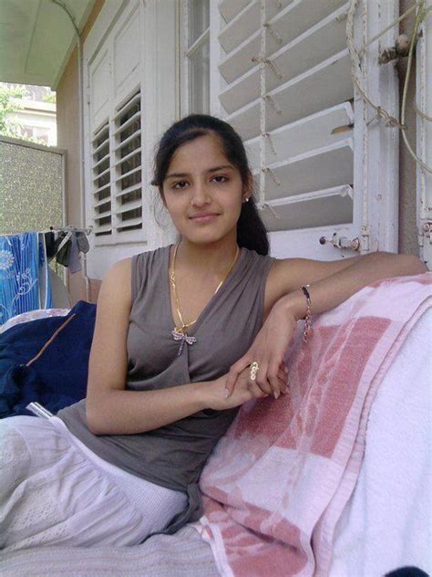 indian college girl nude leaked|Indian College Girl Leaked Videos Porn Videos 